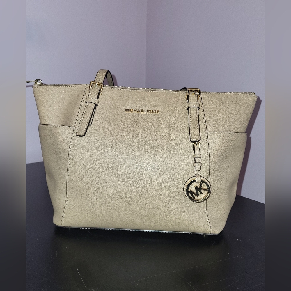 Michael Kors Jet Set Beige Cream Women's Medium Sized Travel Tote Bag Purse